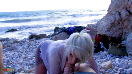 MMM100: Milky and Terry berkongkek dan seks dubur di pantai