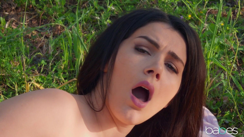Babes: Babes - piknik bareng valentina
