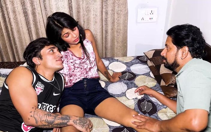 RIABHABI: Promotorul face cadou apartamentului său unui cuplu drăguț sexy după...