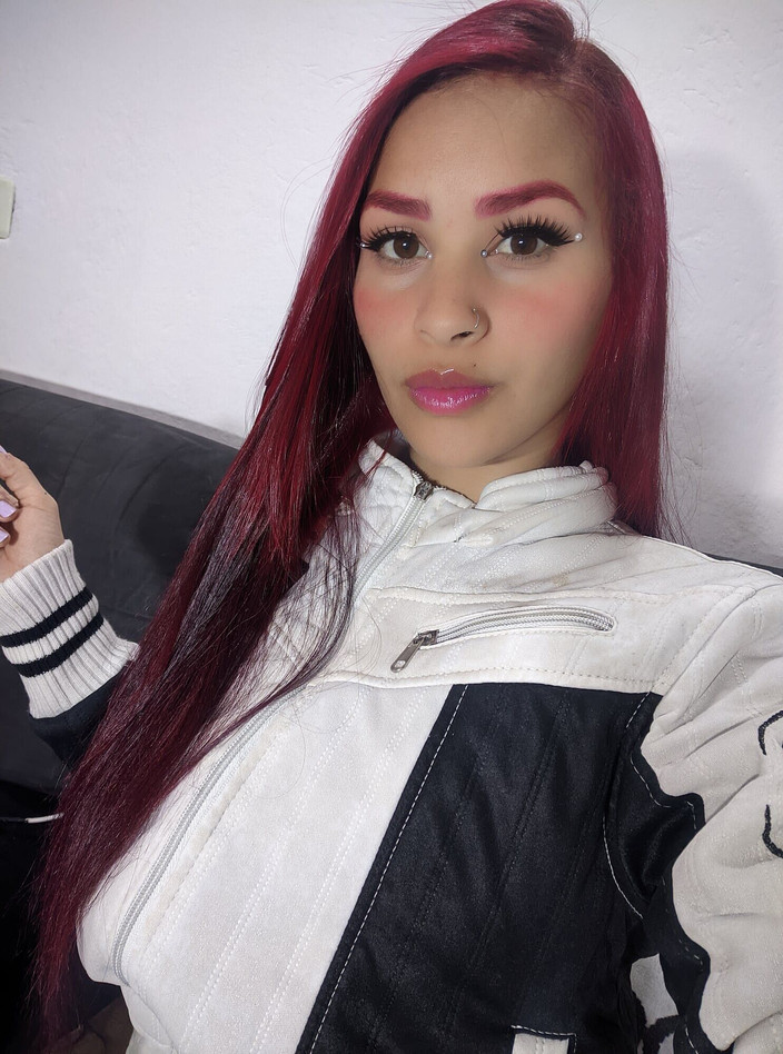 AlenaCox: Viděla jsem jeho penis a byla jsem nadržená