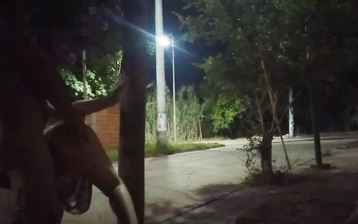 Activecouplearg: Casal fodendo em voyeurs arriscados públicos se exibindo sem calcinha