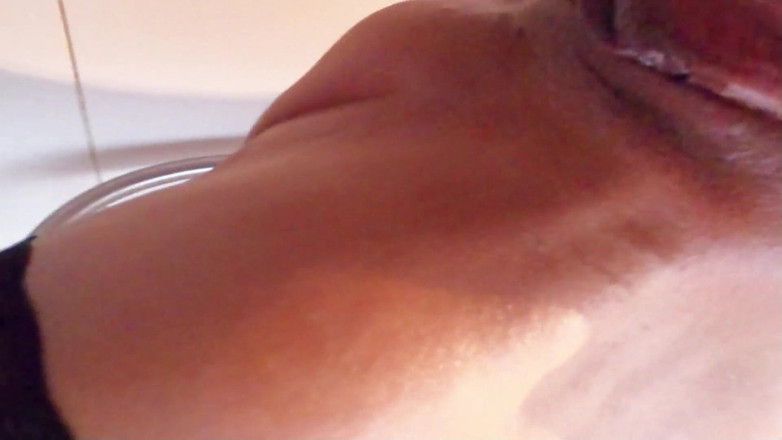 Miss Lilith devil: Bondage onder de douche
