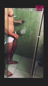 En El Baño De Mi Madrastra (sale Mal!)