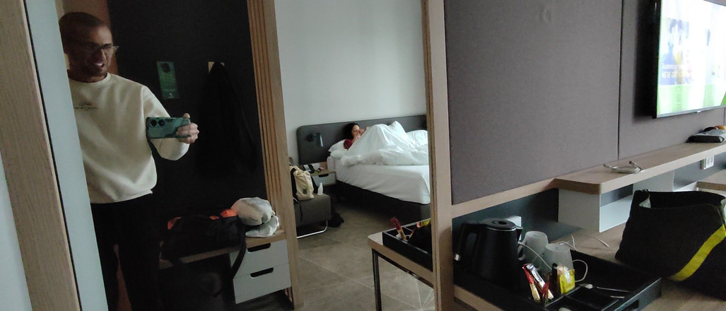 Ferrero anal experience: Esposa puta de férias quer café da manhã servido na...