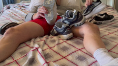 snkrluvr69: Lange, heiße sneaker-spiele, sperma, lecken