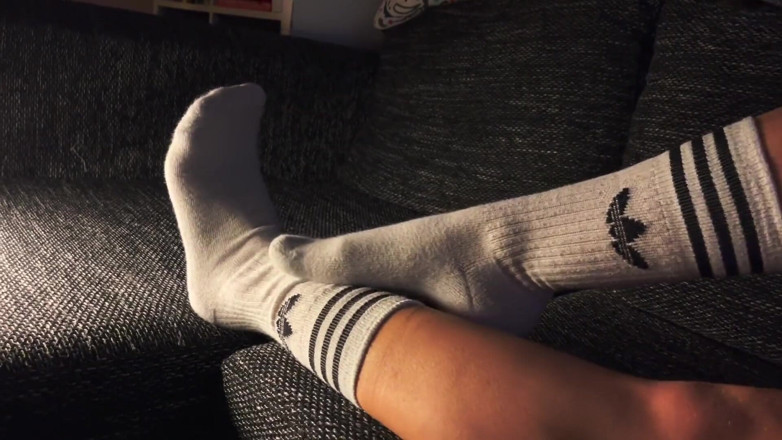 Akoni Pule: Bawa Stoking Putih Saya Dan Nikmati Kaki Saya