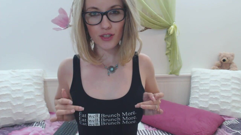 Erotic Tanya: 寄付をくれ、paypig!