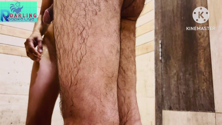Rajjo darling: Desi bhabi Ke saath bathroom mai sex Kiya Indian aunty...