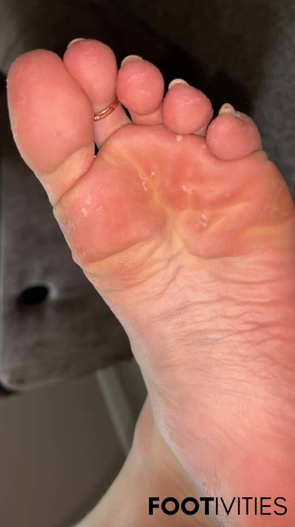 footivities: Asmr voetscruben en olieachtige voeten pov