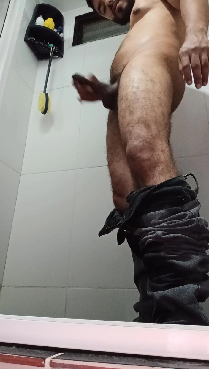Tommhot: Močení v Dark Jeans