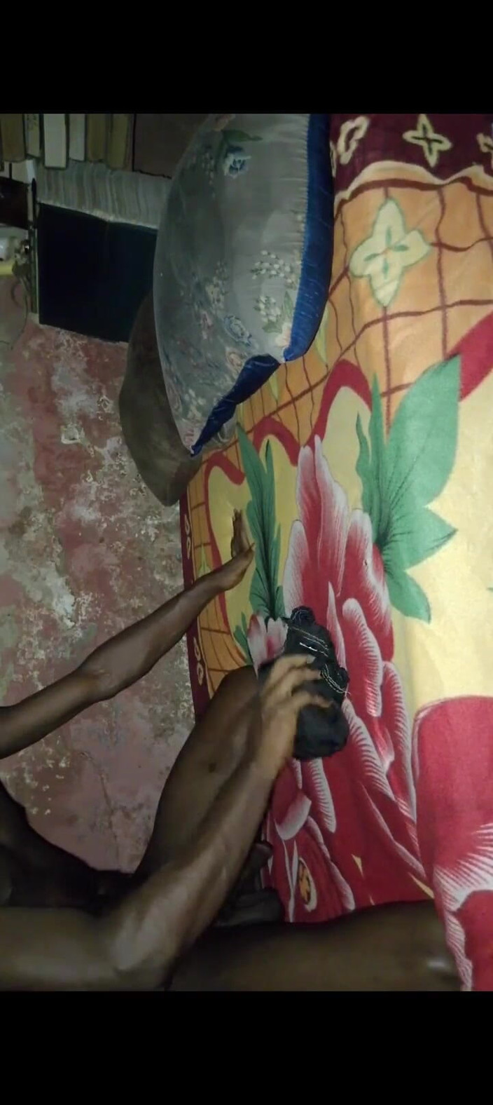 Masturbator emmy: Lelaki hitam Afrika mempamerkan kemahiran katilnya