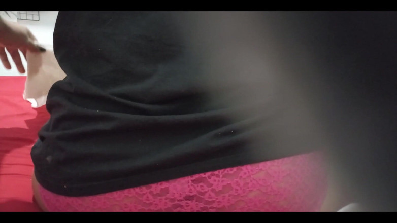 Karmicoxv: Aku merekam ponselku di kamar istriku dan dia pakai celana...