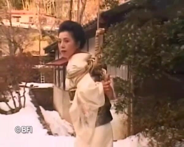 Art of Bondage: 窮地緊縛のコンパイルかなりアジアの女性のアウトと屋内