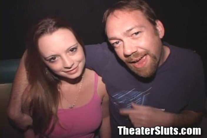 Theater Sluts: Анальную тинку хорошенькую девушку трахнули в гэнгбэнге с трахом в задницу шлюшки с симпатичными сиськами