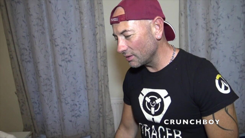 Sex humiliation with french lads: Troia scopata e succhiata da 2 cazzi xxl