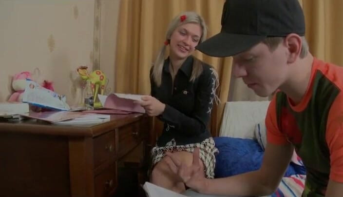 Young Sinner: Sexig blond anal orgasm rövpullande