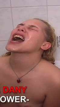 Golden Shower with Teen Nathalie & Dany Sun