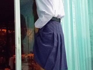 Menaiisd: Stoute studenten spelen midden op straat.