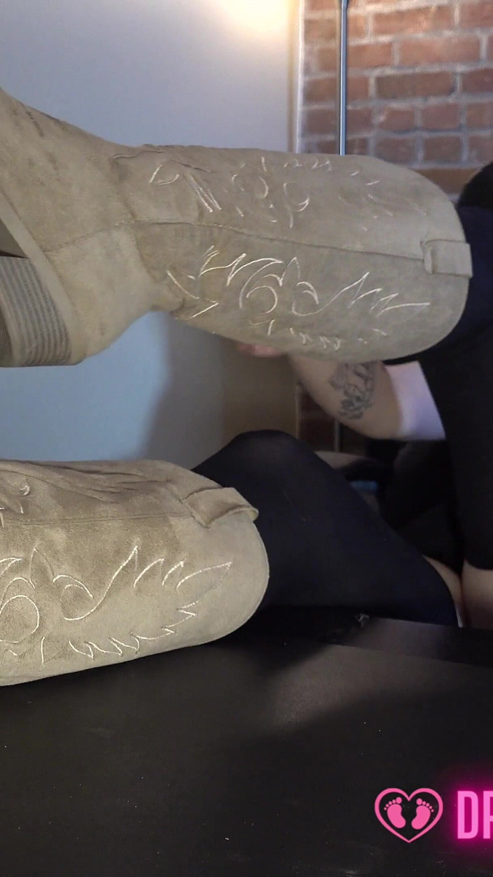 Dreamgirls Clips: Delilah's Sweaty Nylon Feet - (dreamgirls in Socks)