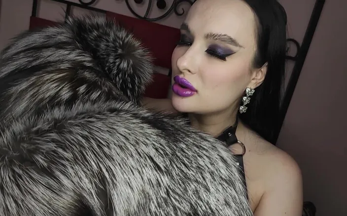 Princess18_: Mistress in New Fur Coat and Strapon