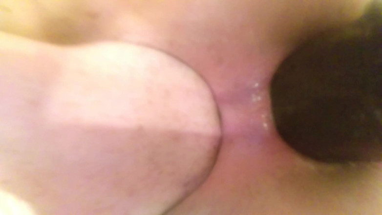 Redhead Huntress: Hot close up masturbation in both holes
