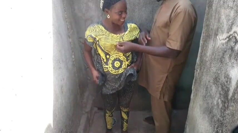 Pornsexlive: Svůdná krásná nevlastní matka, africká kráska zbožňuje můj penis