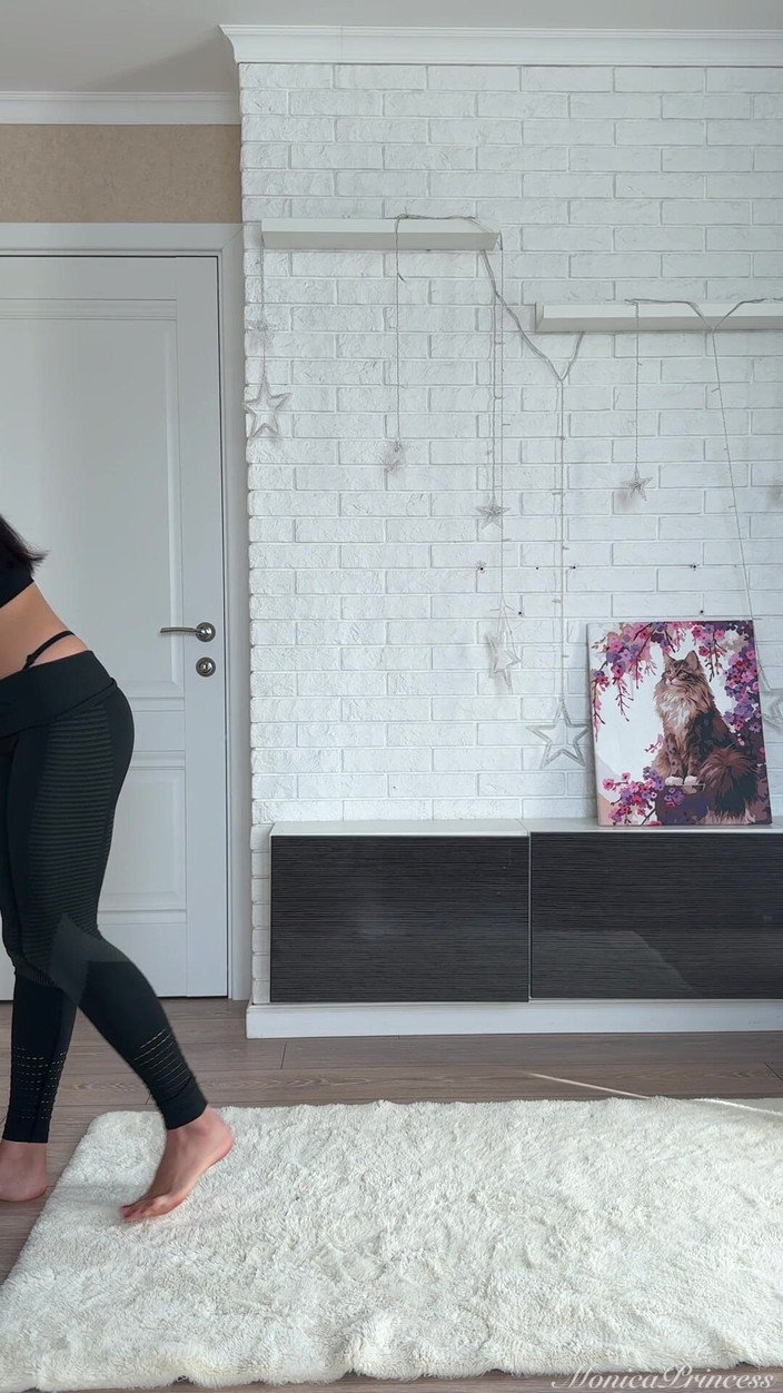 Princess Monica: Bătaie dură feminină, tachinare, negare, orgasm distrus