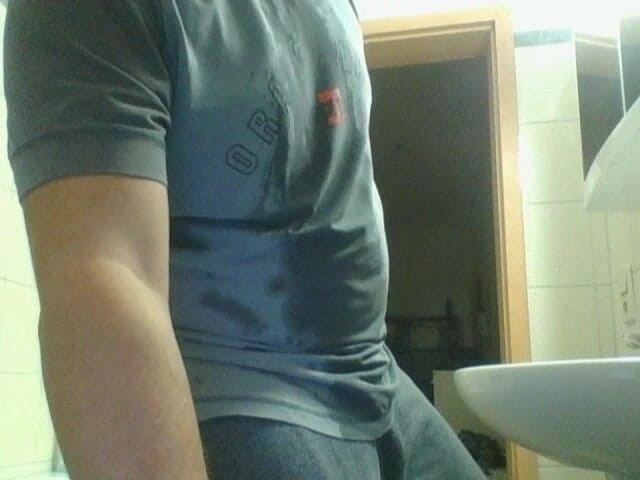 SmokedAlloy2: Dirtyjunkbro mijando no banheiro