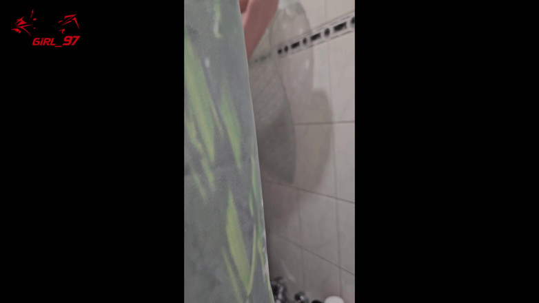 Bikergirl_97: 샤워하고 자위하는 룸메이트