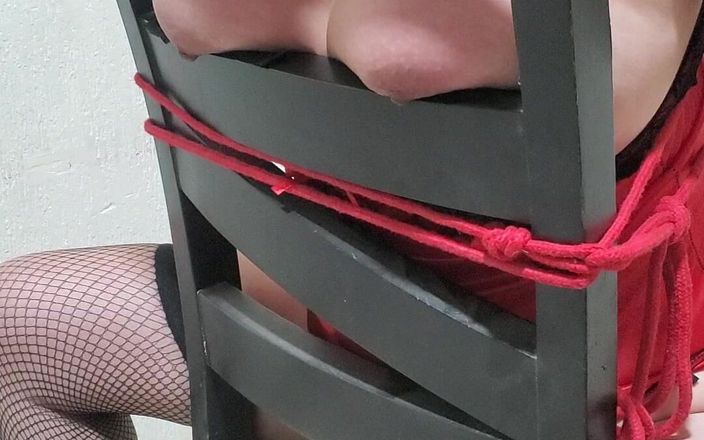 Submissive Susy: Di kursi kenikmatanku