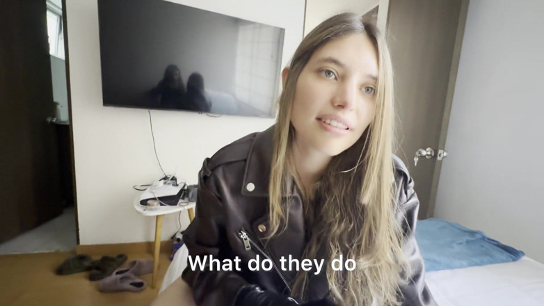scarlettandc: Je me masturbe en sentant le cuir des bottes de...