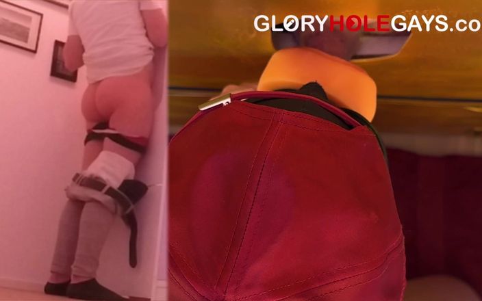 GLORYHOLEGAYS: 22 anos, assistindo secretamente pornô - é chupada com força no Gloryhole