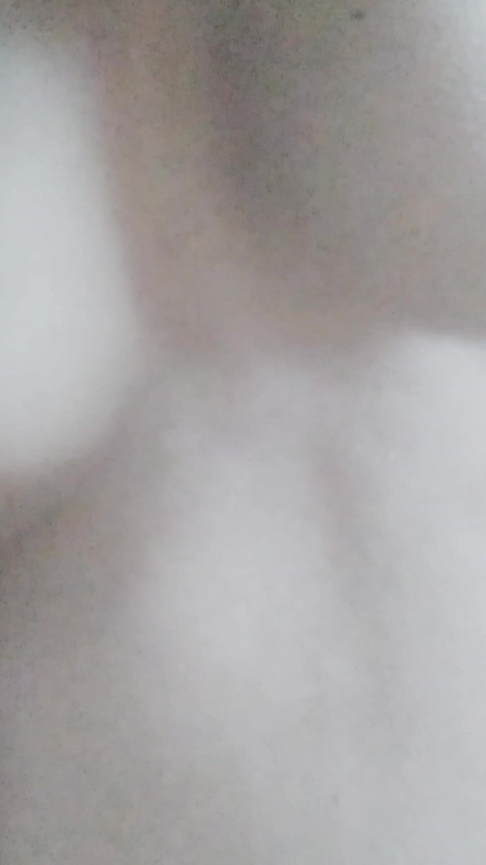 Vee Blaze: Gay muž si hraje se svým zadkem a hrudníkem