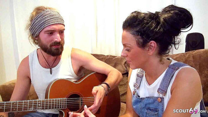 Full porn collection: Madrastra cachonda seduce a la nueva amiga de la hijastra...