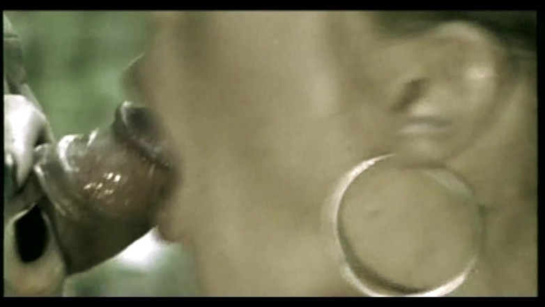 Inhonorof porn: 그녀는 친구가 지켜보는 가운데 사냥꾼에게 엉덩이를 당한다