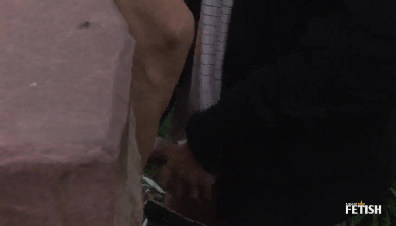 Gay Diaries: Esmer twink park bekçisi tarafından götünü siktiriyor