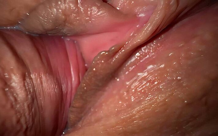 Gigi oficial: Dívka prdla po jídle pouličního občerstvení a můj penis byl...