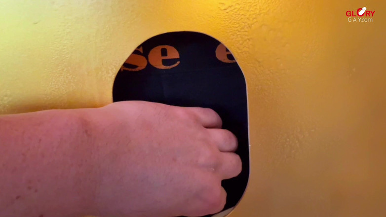 GLORYHOLEGAYS: हेटेरो अपनी पत्नी को ग्लोरीहोल पर टक्कर मारता है - लेकिन वास्तव में इसके पीछे कौन विलाप करता है ?!