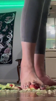 Size 16 Barefoot Fruit Crush Giantess Destruction
