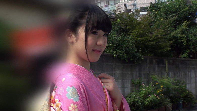 JapaneseAmateur: Ragazza giapponese si fa riempire la sua stretta figa pelosa...