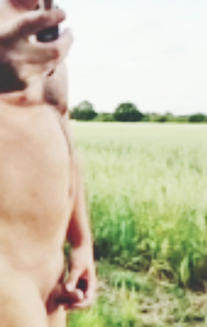 MaleModel: Naked Selfie Walk