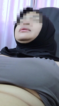 Asiática hijab menina escolher uma bolsa de ginástica errada, vibrador na buceta e pau na boca - Minokiiko