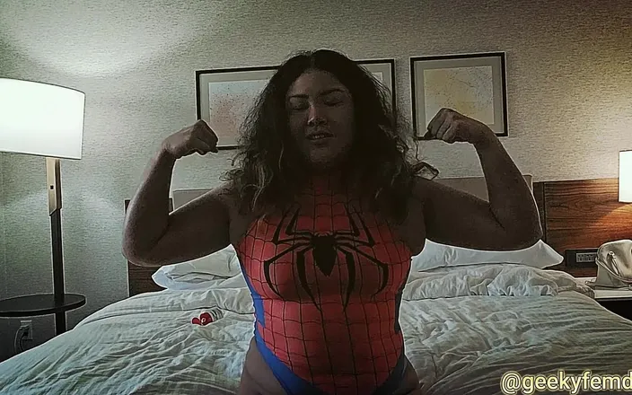 Geeky Femdom: Spider Woman - Pemujaan kaki dan otot kaki