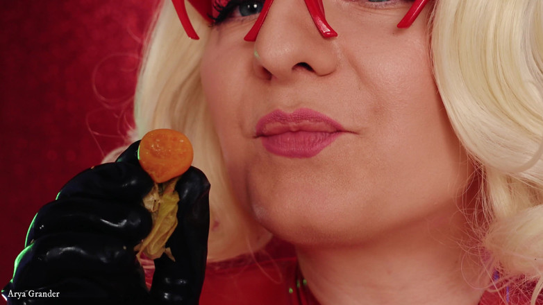 Arya Grander: Fetiche de comida: comiendo chica de látex