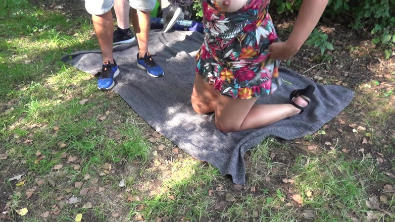 Cumdrinking Wife: Dogging jalang mani digunakan oleh 10+ lelaki di tasik