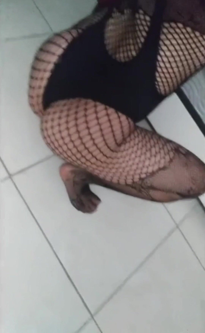 Ladysilvas: Ladysilva pokazując swoją gorącą dupę w kabaretkach i body