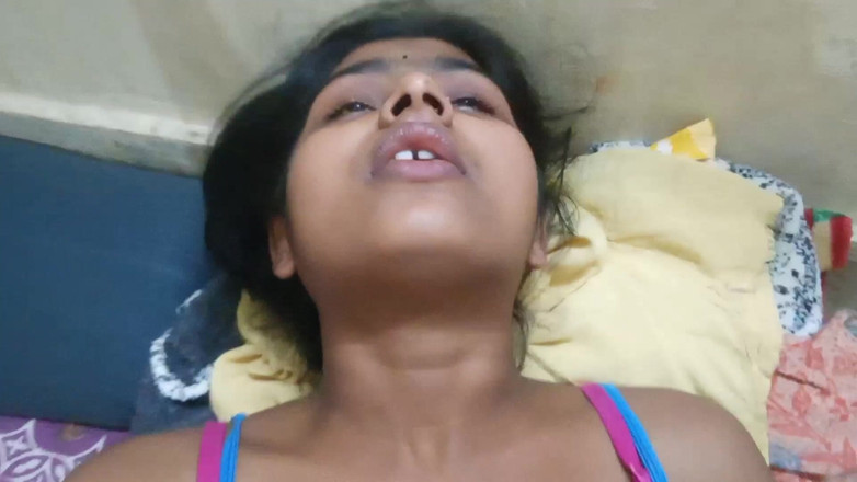 AmpleOunce283: Mi-am prins sora vitregă masturbându-se la porno la miezul nopții -...