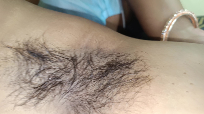 Inba: Lamiendo el pelo axila