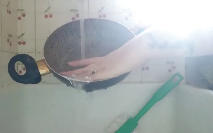 Nicoletta Embassi: Hot dishwashing