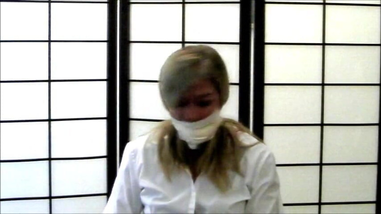 Selfgags classic: Demonstracja kneblowania sprzedawcy sprzętu bondage!